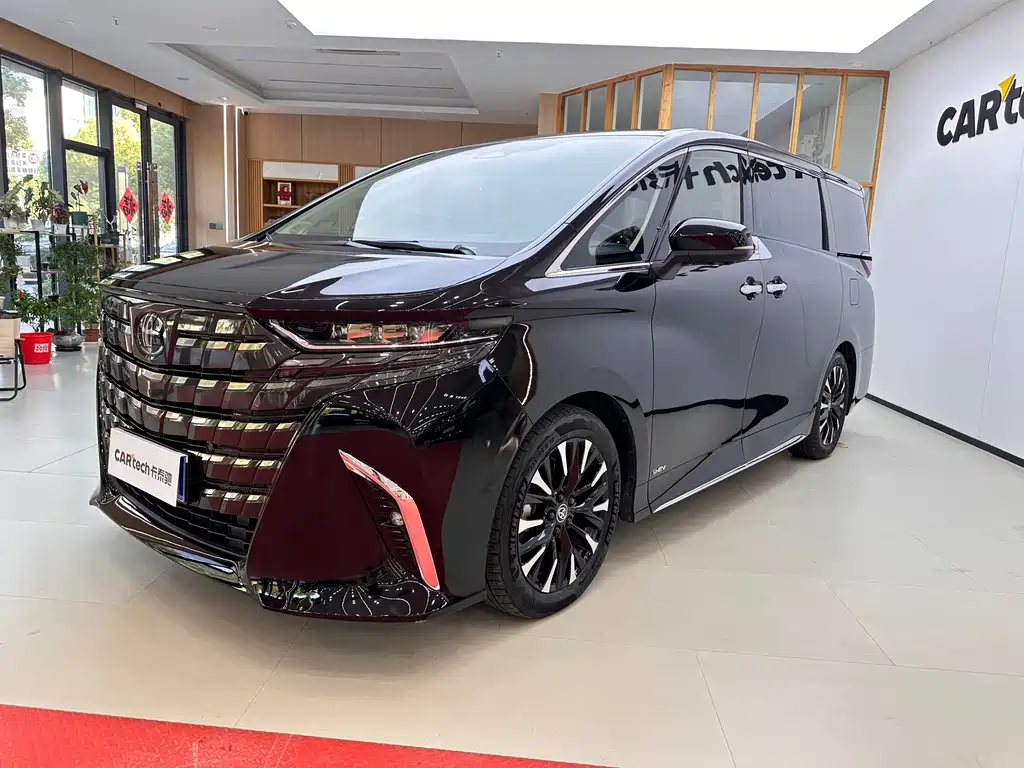 Toyota Alphard 2024 — фото 1