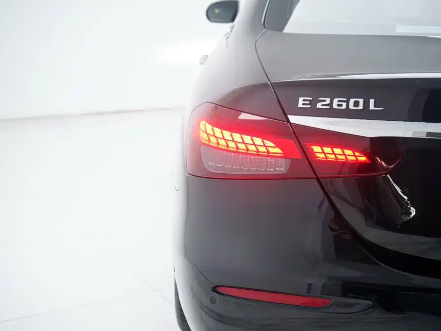 Mercedes-Benz E-Class 2023 — фото 13