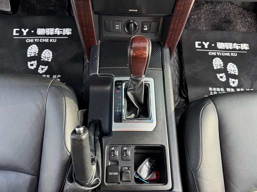 Toyota Prado 2017 — фото 16