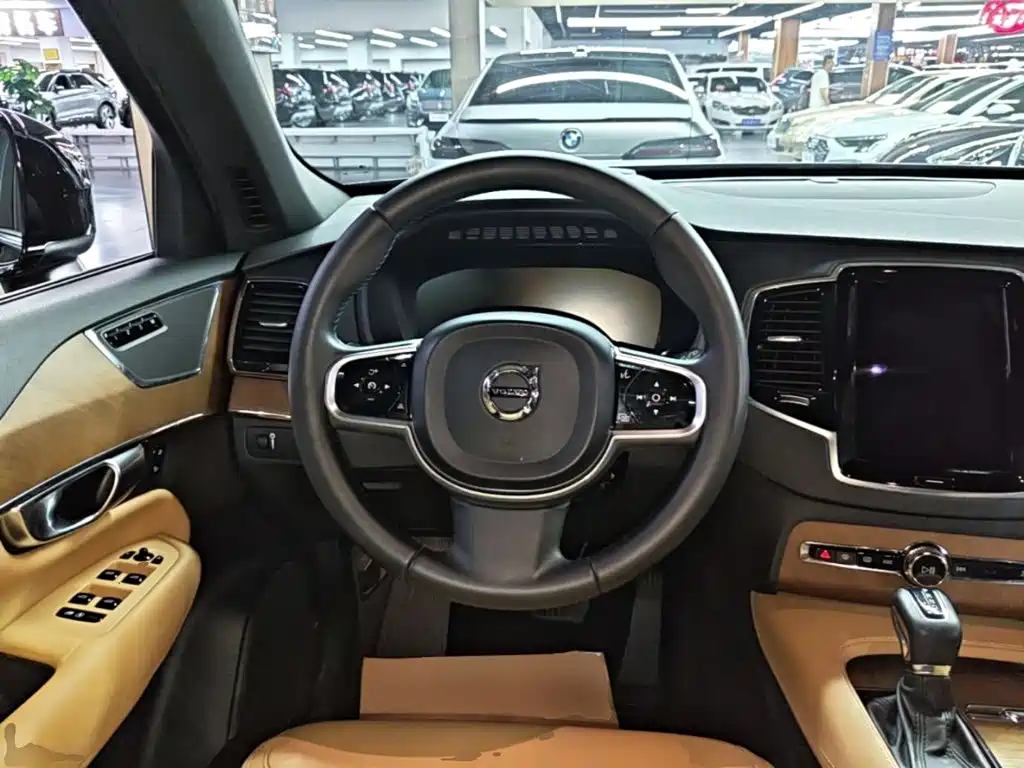 Volvo XC90 2017 — фото 11