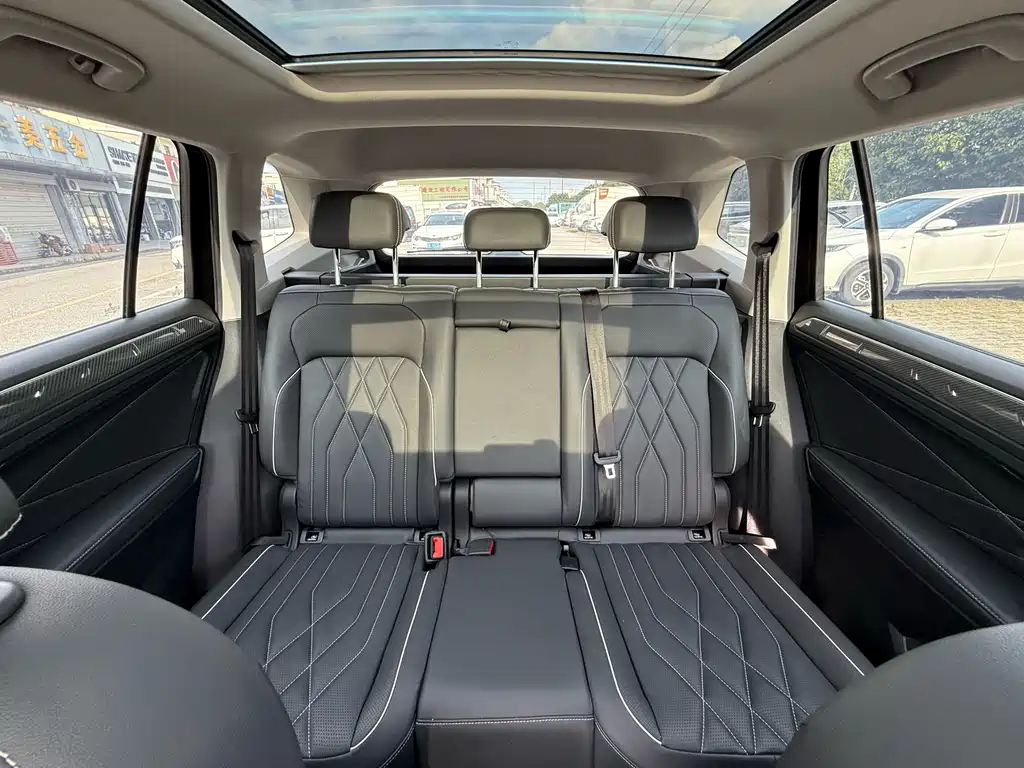 Volkswagen Tiguan L 2023 — фото 28