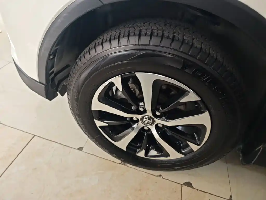 Toyota RAV4 2019 — фото 23
