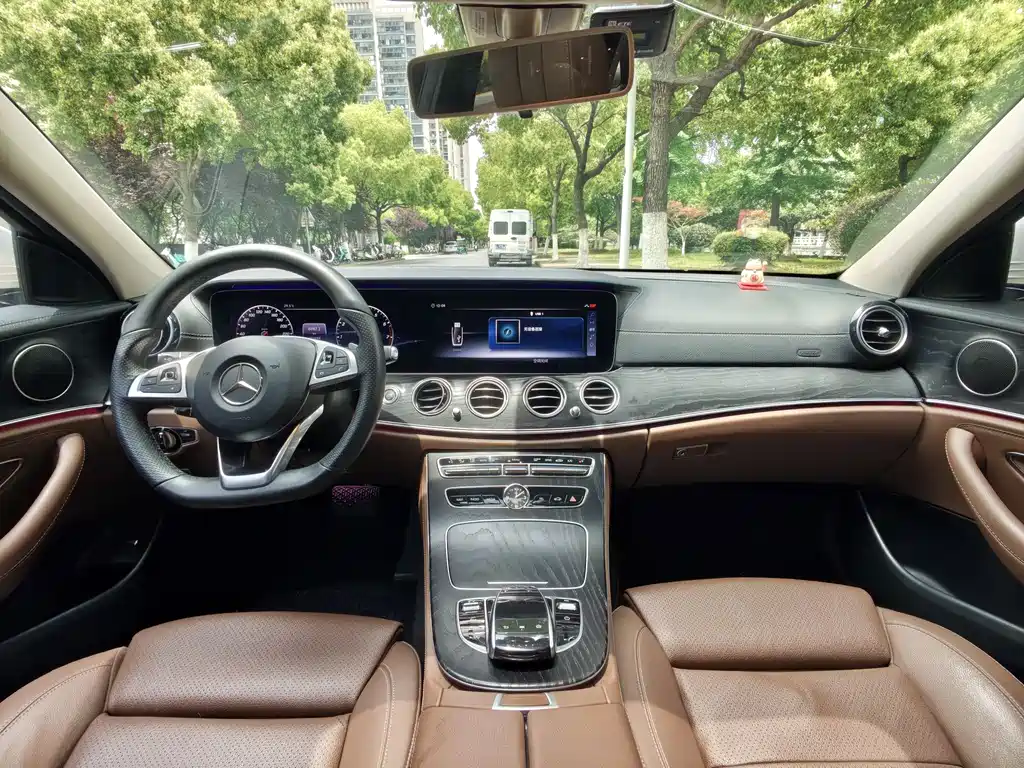 Mercedes-Benz E-Class 2018 — фото 9