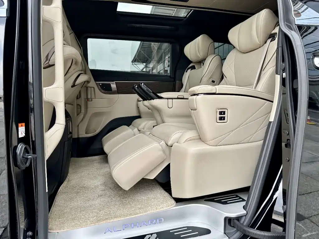 Toyota Alphard 2024 — фото 11