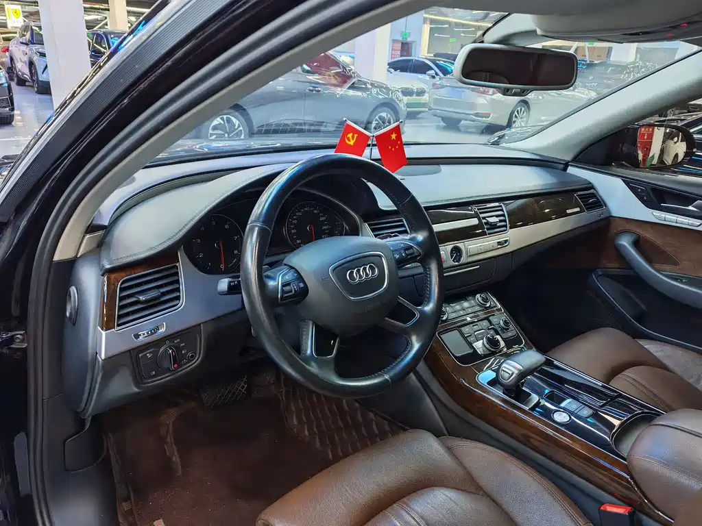 Audi A8 2017 — фото 6