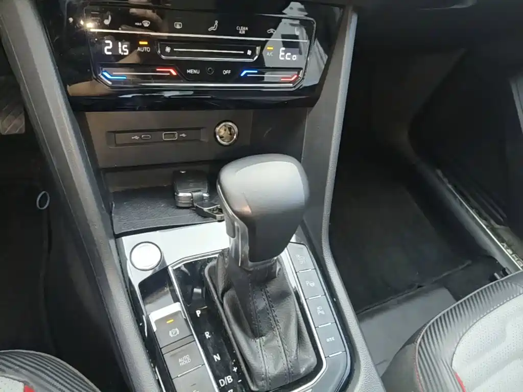 Volkswagen Tiguan L PHEV 2023 — фото 14
