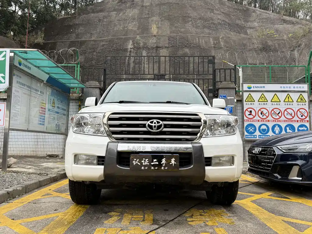 Toyota Land Cruiser 2010 — фото 3