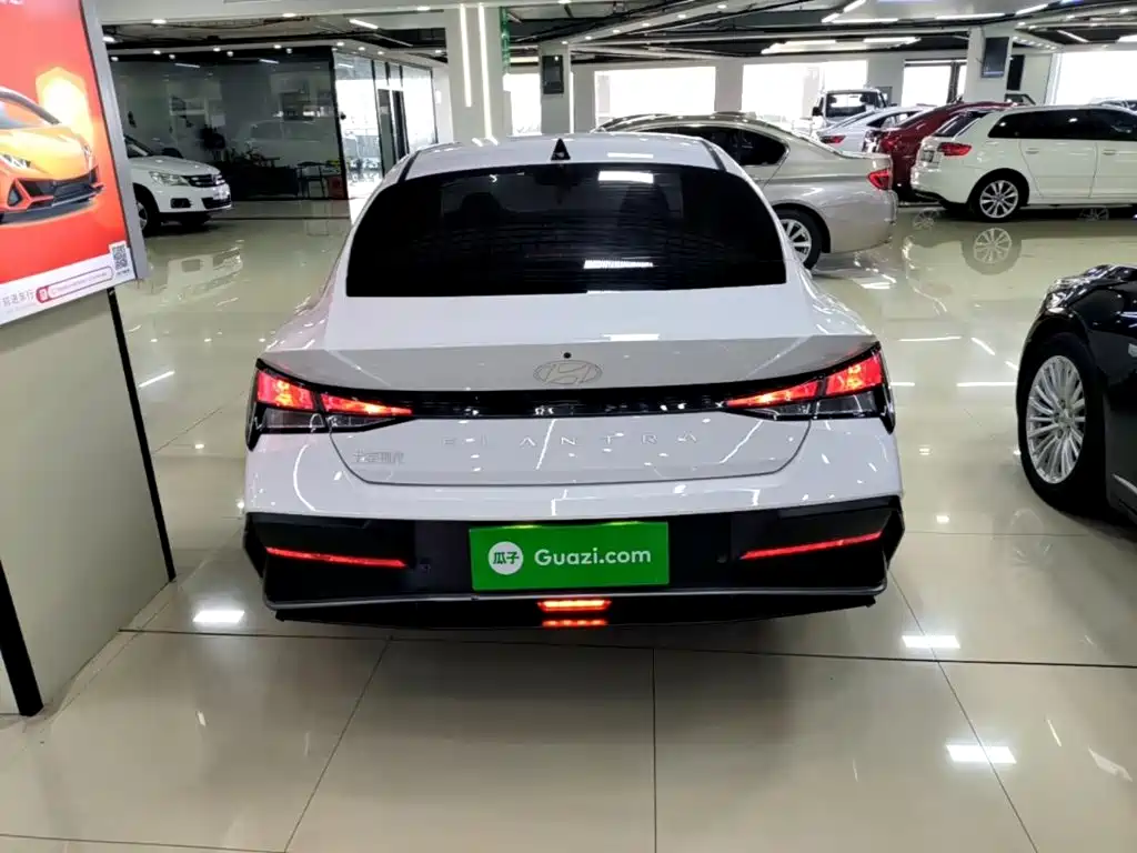 Hyundai Elantra 2023