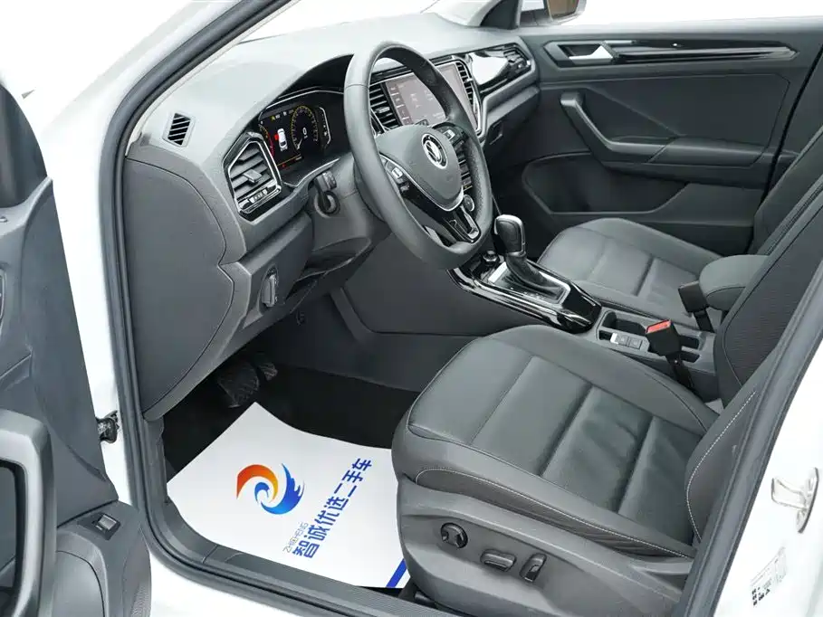 Volkswagen T-Roc 2023