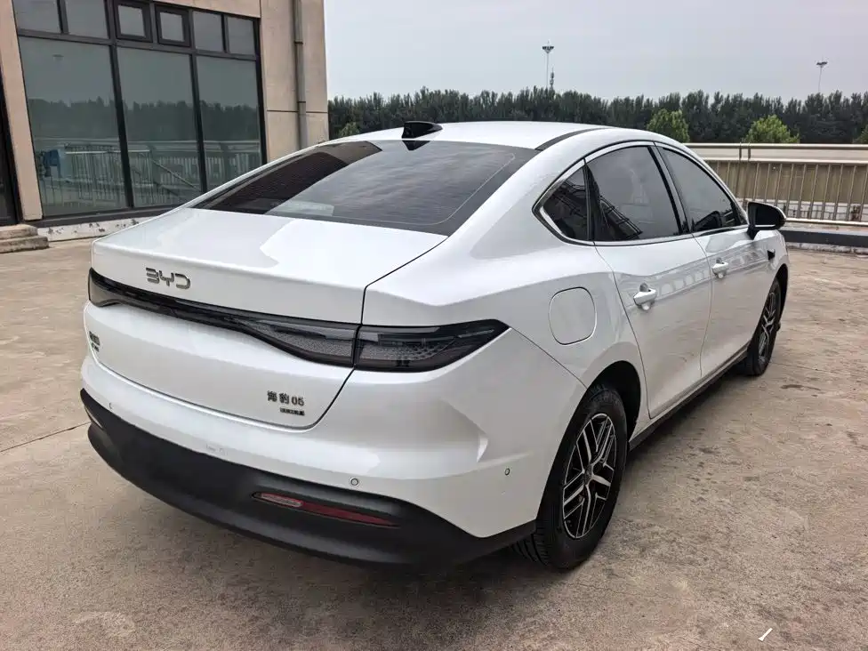 BYD Seal 05 DM-i 2025 — фото 11