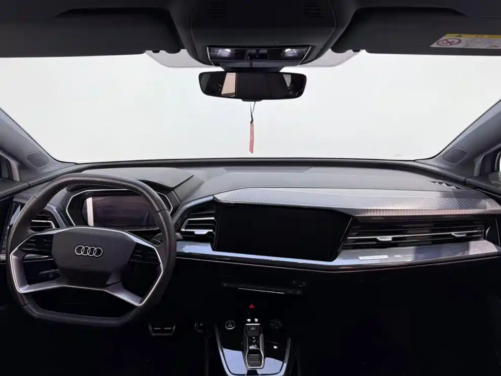 Audi Q4 E-Tron 2023 — фото 8