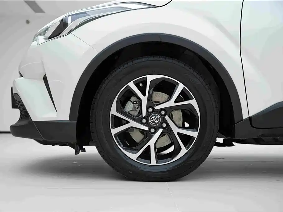 Toyota C-HR 2019 — фото 16