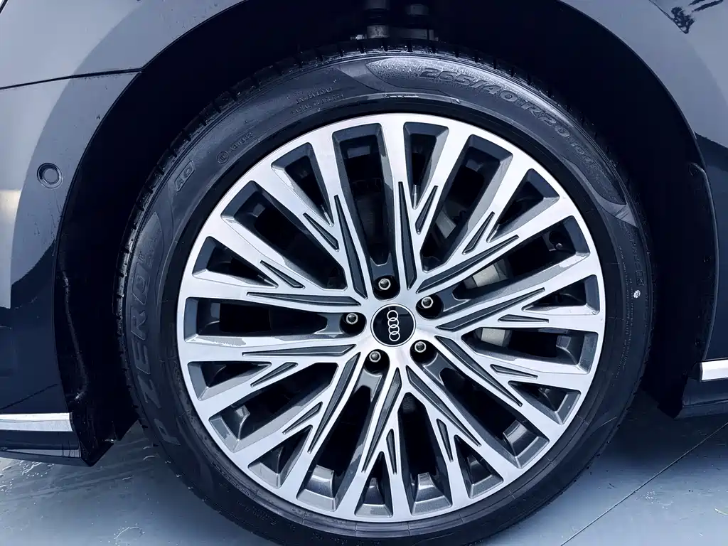 Audi A8 — фото 33
