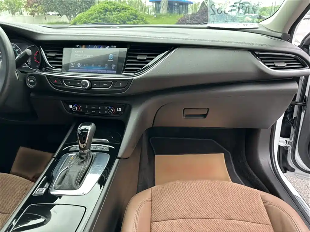 Buick Regal 2020 — фото 17