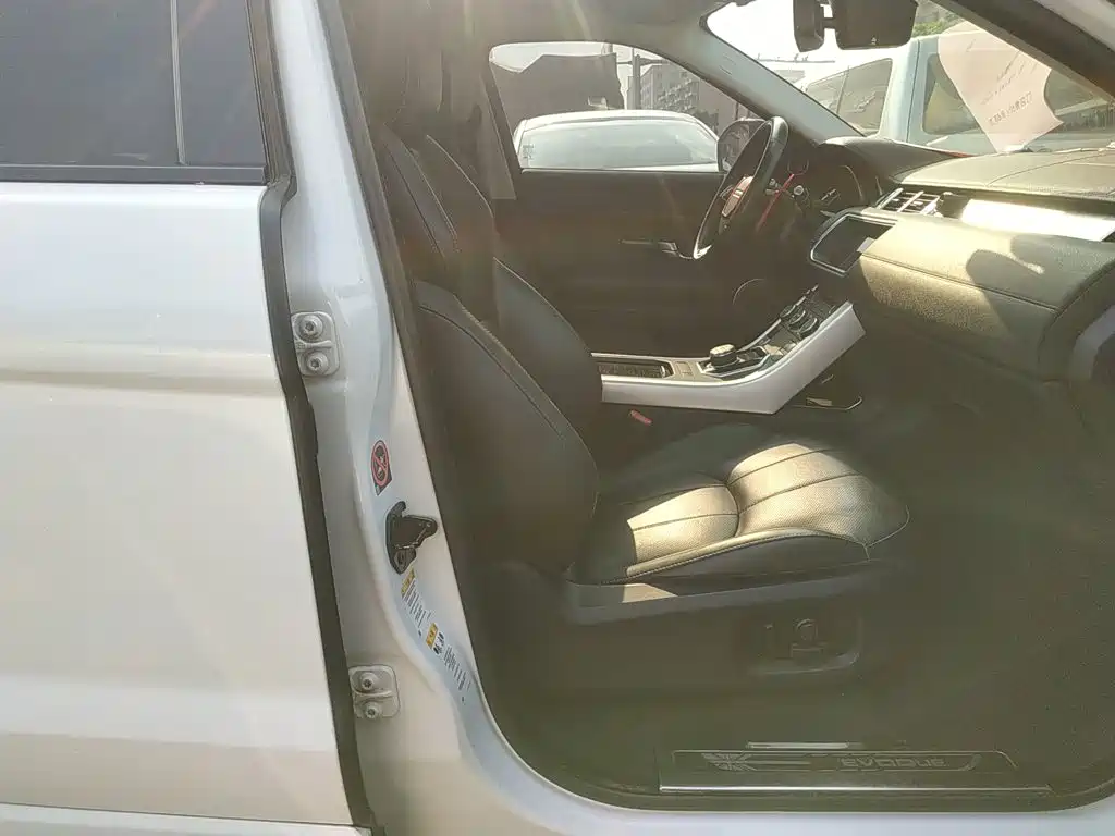 Land Rover Range Rover Evoque 2018 — фото 16