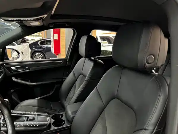 Porsche Macan 2021