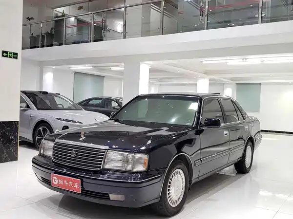 Toyota Crown 2016