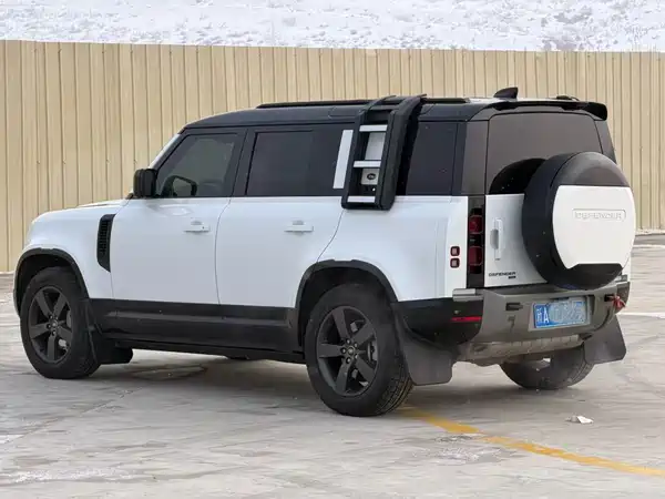 Land Rover Defender 2023