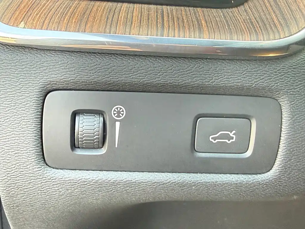 Volvo XC60 2021 — фото 29