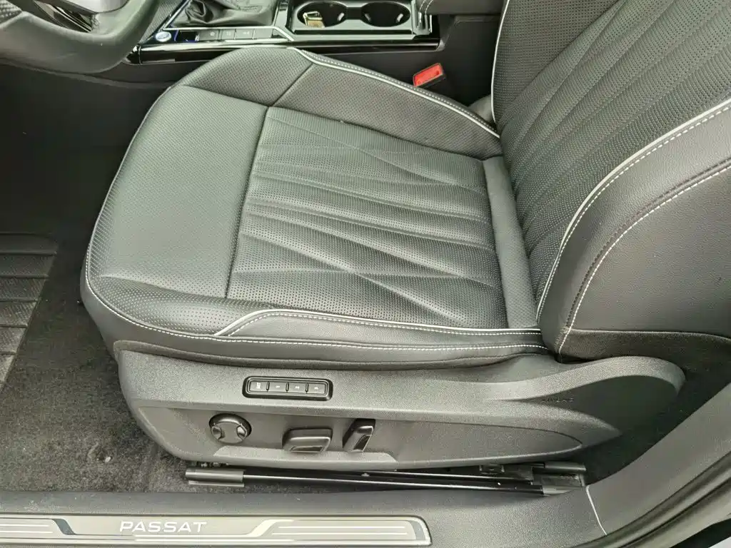 Volkswagen Passat 2023 — фото 20