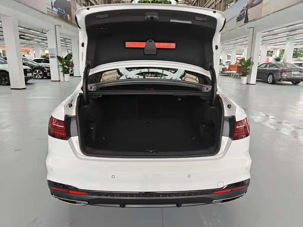 Audi A4L 2023
