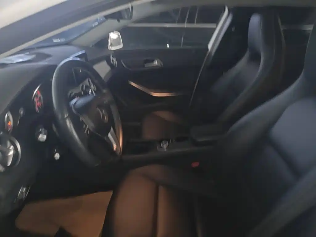 Mercedes-Benz GLA 2015 — фото 15