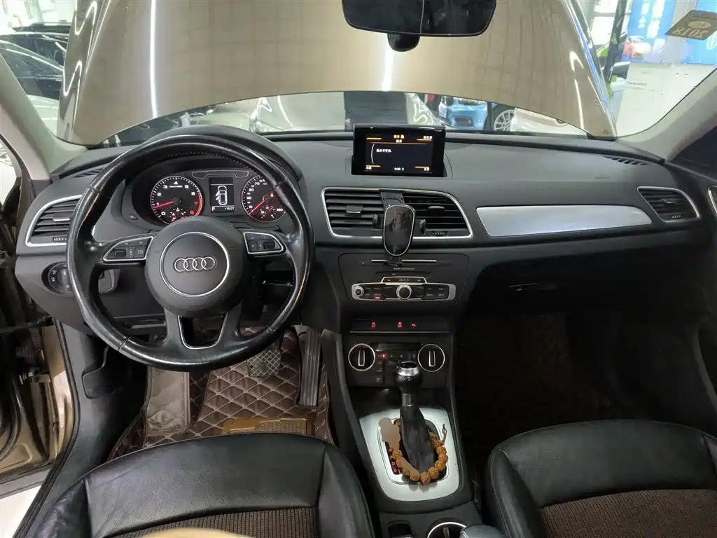 Audi Q3 2016 — фото 10