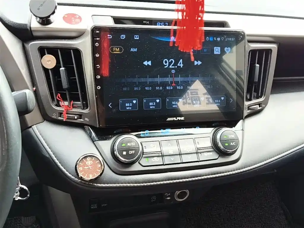 Toyota RAV4 2019 — фото 13