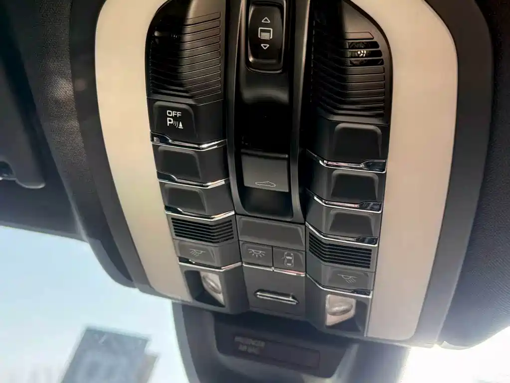 Porsche Macan 2018 — фото 10