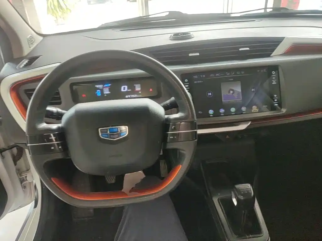 Geely Vision X1 2018 — фото 10