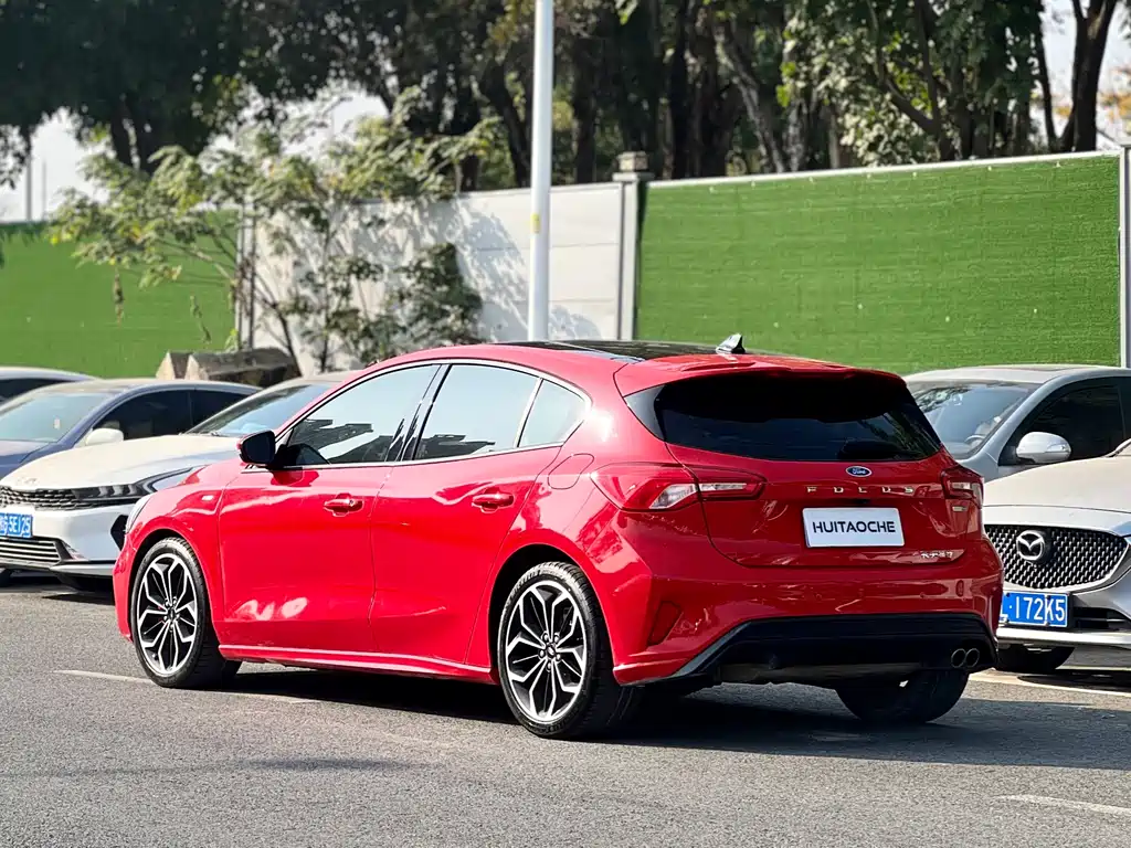 Ford Focus 2019 — фото 12