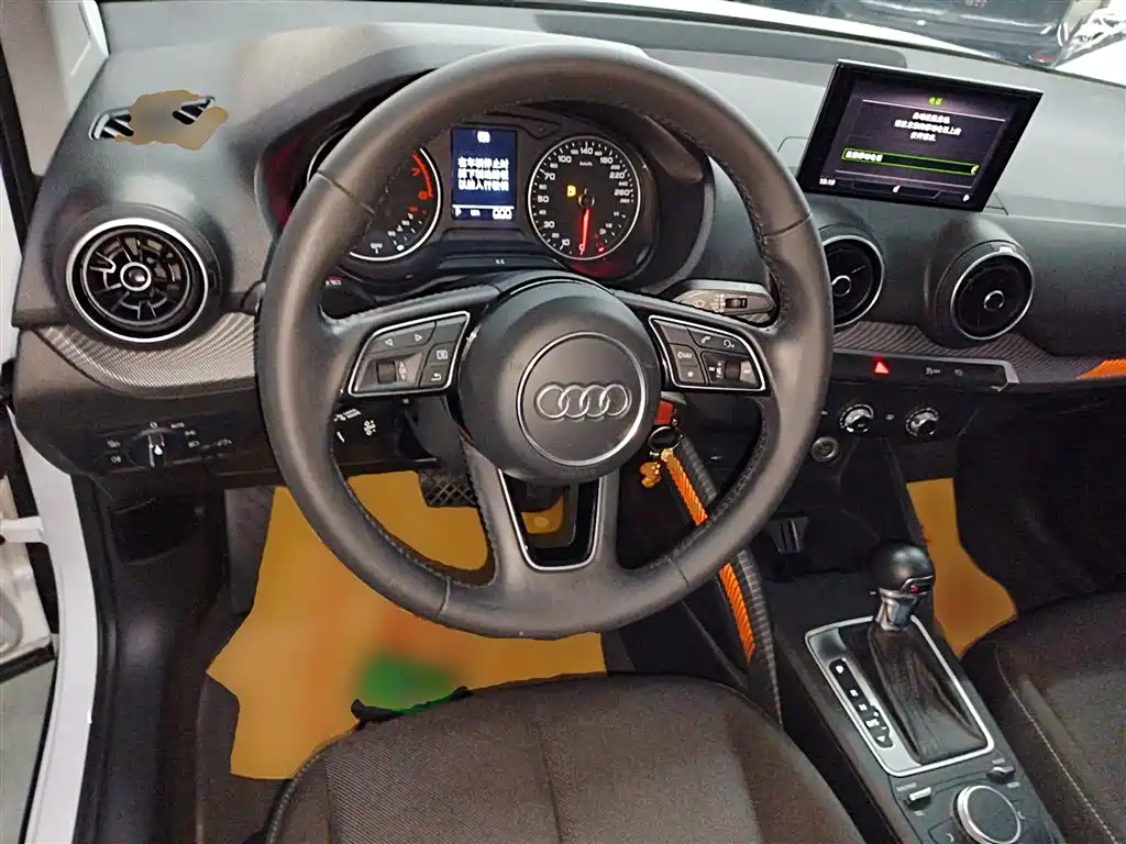 Audi Q2L 2019 — фото 11