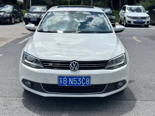 Volkswagen Sagitar 2013
