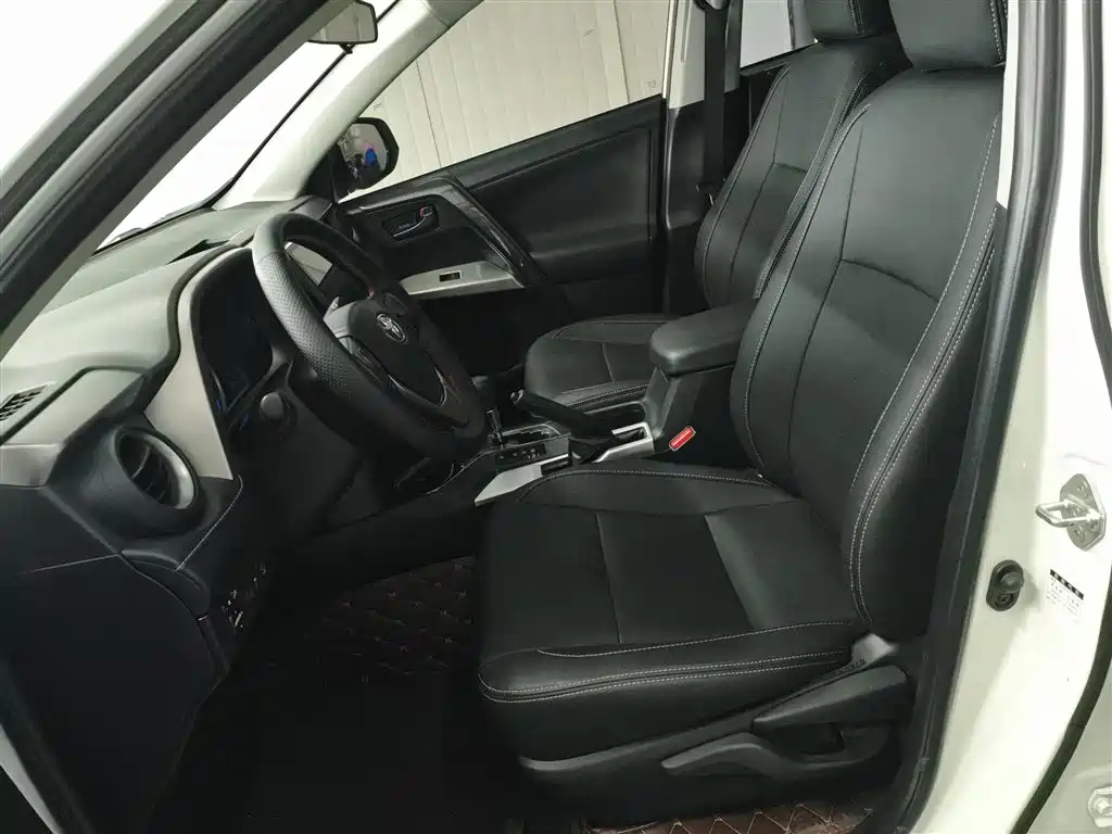 Toyota RAV4 2019 — фото 15