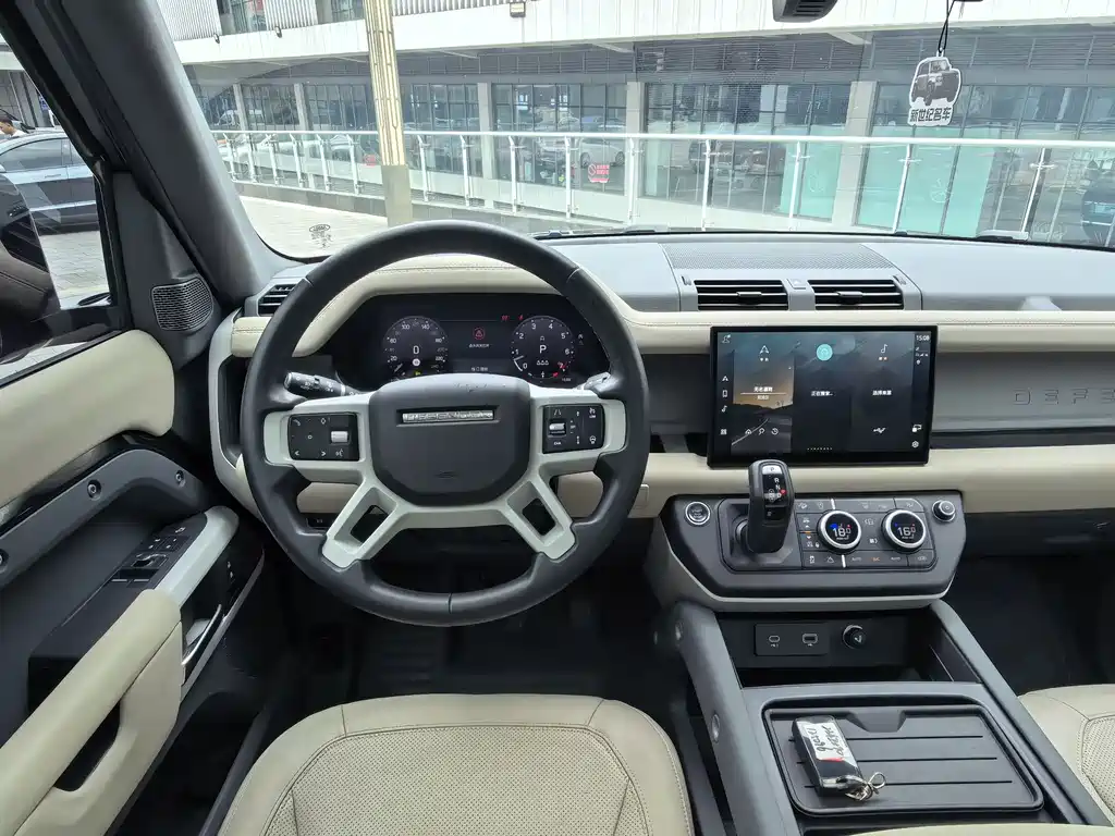 Land Rover Defender 2023