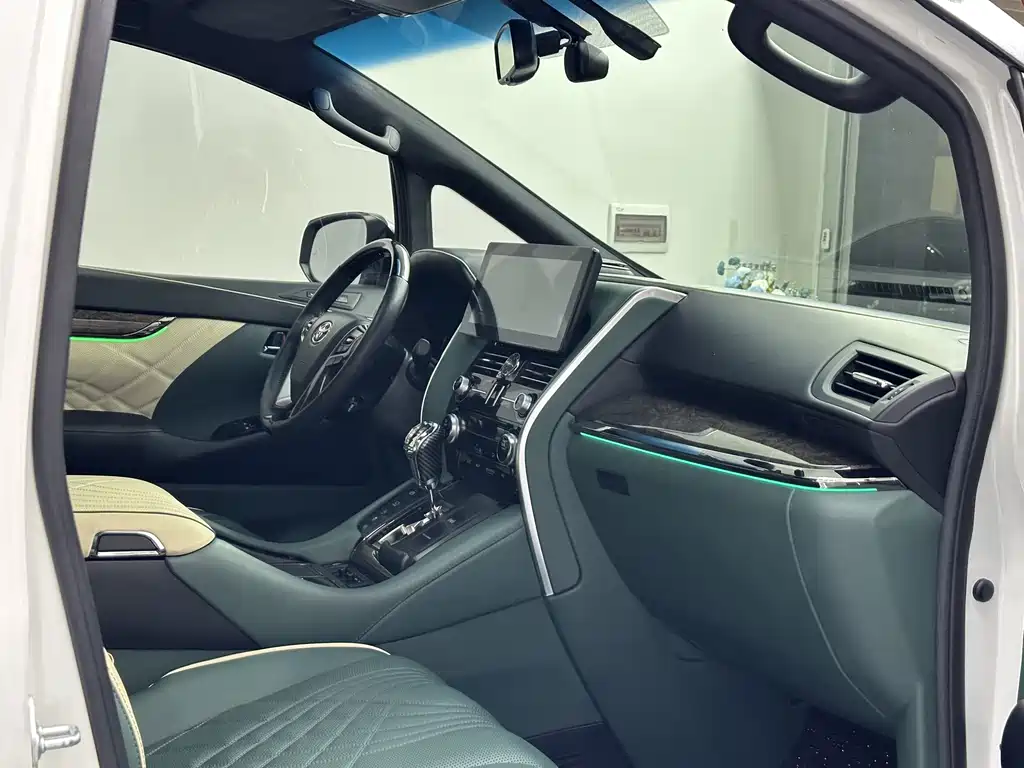Toyota Alphard 2018 — фото 16