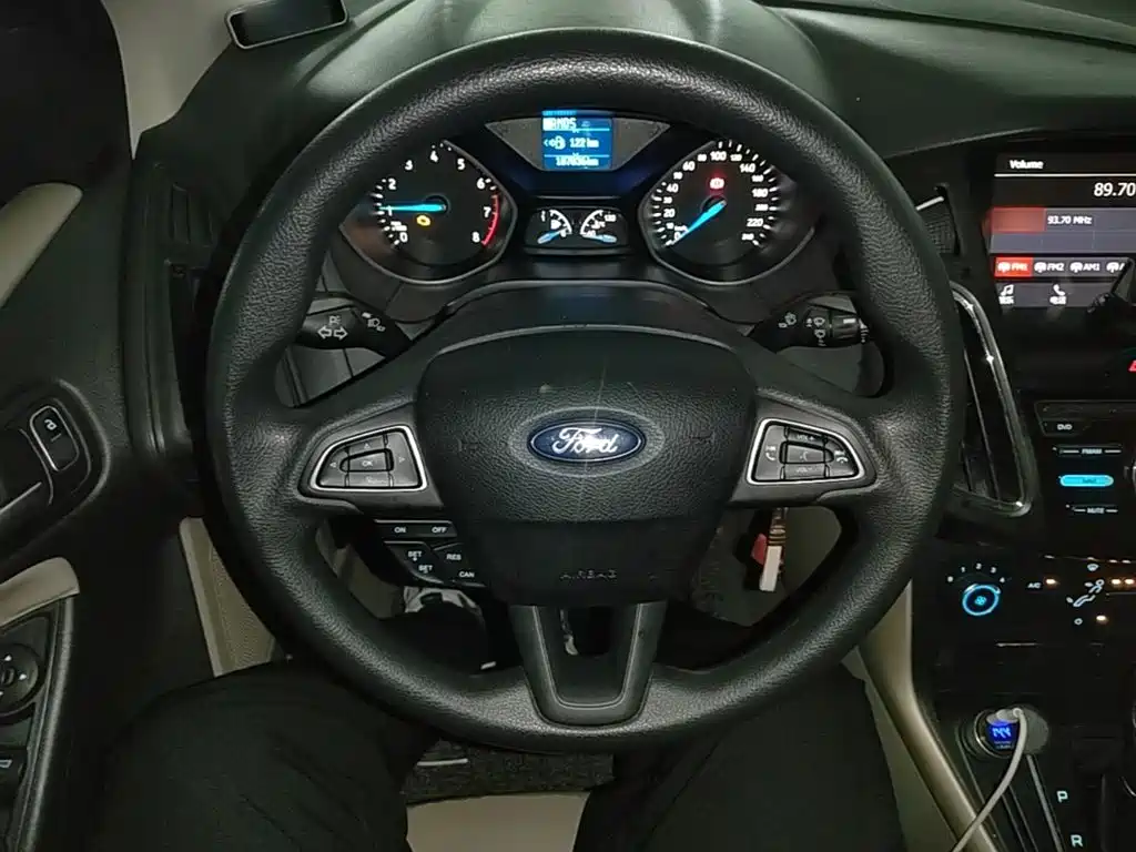 Ford Focus 2016 — фото 11