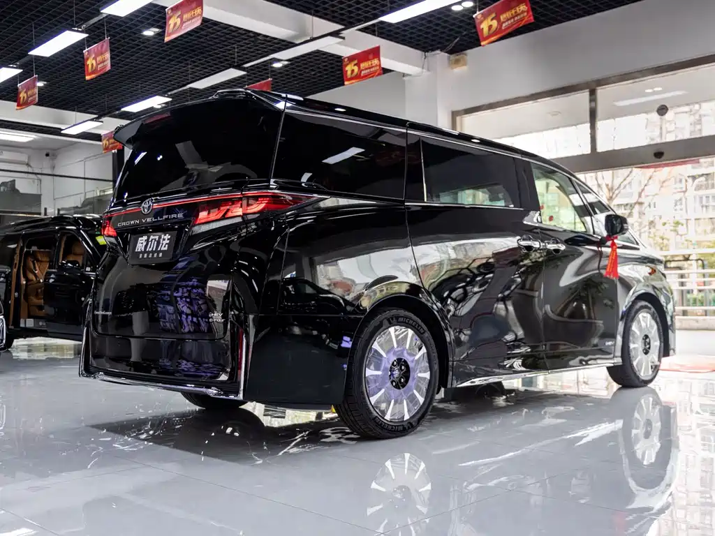 Toyota Vellfire — фото 12