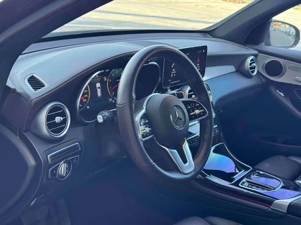 Mercedes-Benz GLC 2023