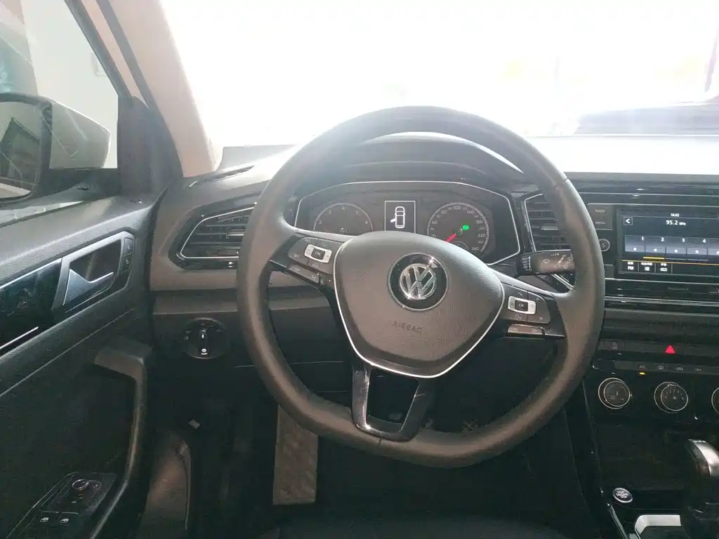 Volkswagen T-Roc 2019 — фото 11