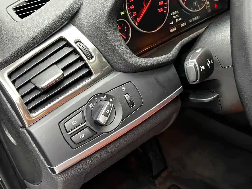 BMW X3 2012 — фото 18