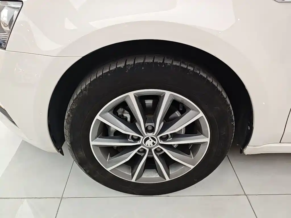 Skoda Octavia 2019 — фото 23