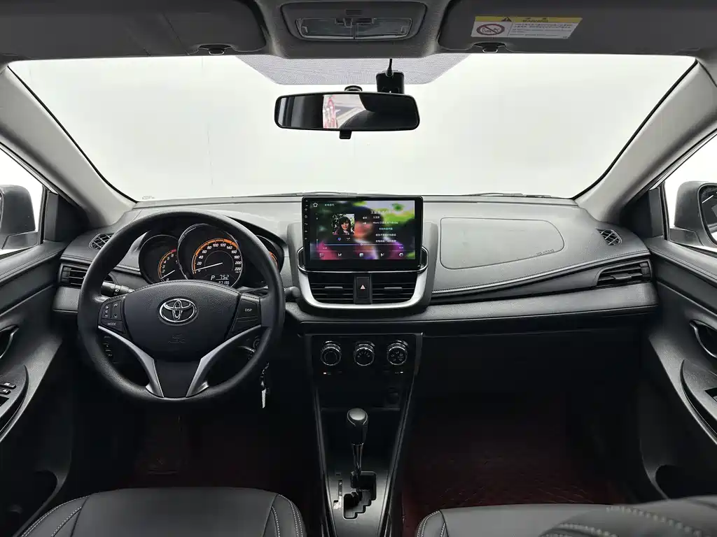 Toyota Yaris L 2022