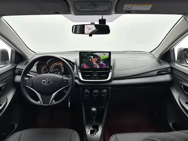Toyota Yaris L 2022