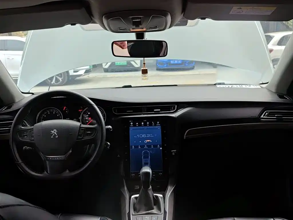 Peugeot 408 2018 — фото 10