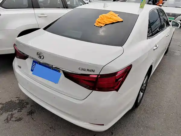 Toyota Crown 2015