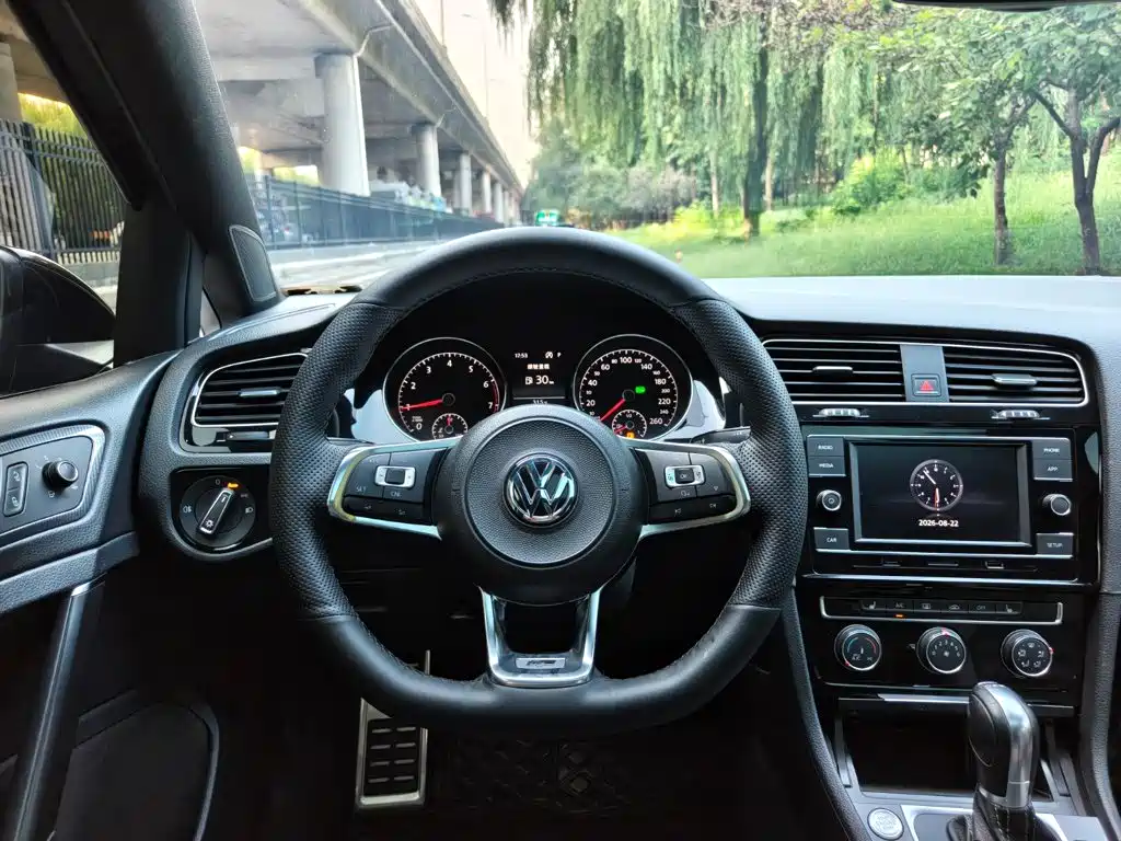 Volkswagen Golf 2018 — фото 12