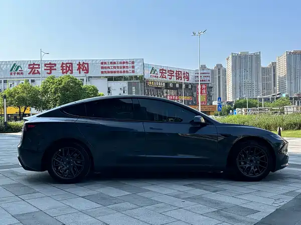 Tesla Model 3 2024