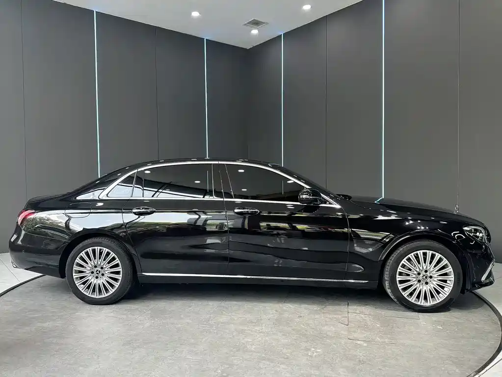 Mercedes-Benz E-Class 2023 — фото 4