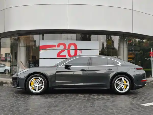 Porsche Panamera 2025
